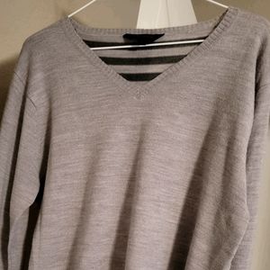 T-traxx Grey V-neck sweater